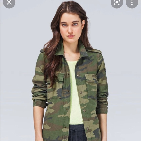 EUC Aritzia TNA Redmond Camo Jacket - xsmall - Picture 2 of 3